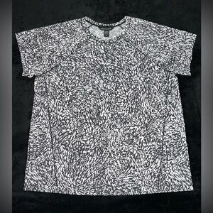 Athleta Women’s Ultimate Train Printed Tee,  Windstorm Black, Size Medium